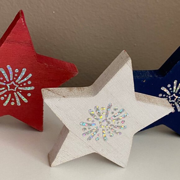 Patriotic Tiered Tray Set of 3 Red White and Blue Wood Stars July 4th Decor - Picture 4 of 6